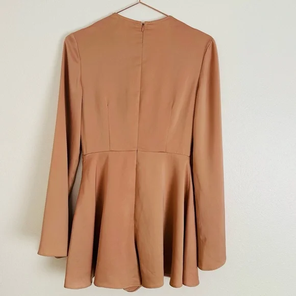 C/MEO Collective influential playsuit bell sleeve satin V-neck boho blush romper - Picture 5 of 8